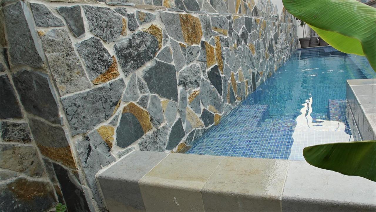 Penthouse Stoliv: Beachfront Spa Villa with Private Jetty Kotor Exterior photo