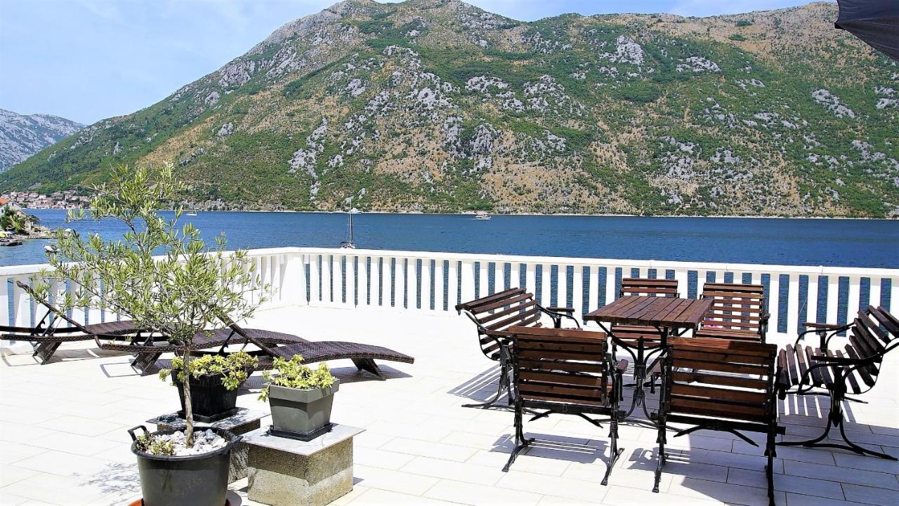 Penthouse Stoliv: Beachfront Spa Villa with Private Jetty Kotor Exterior photo