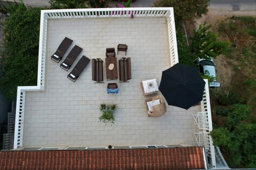 Penthouse Stoliv: Beachfront Spa Villa with Private Jetty Kotor Exterior photo