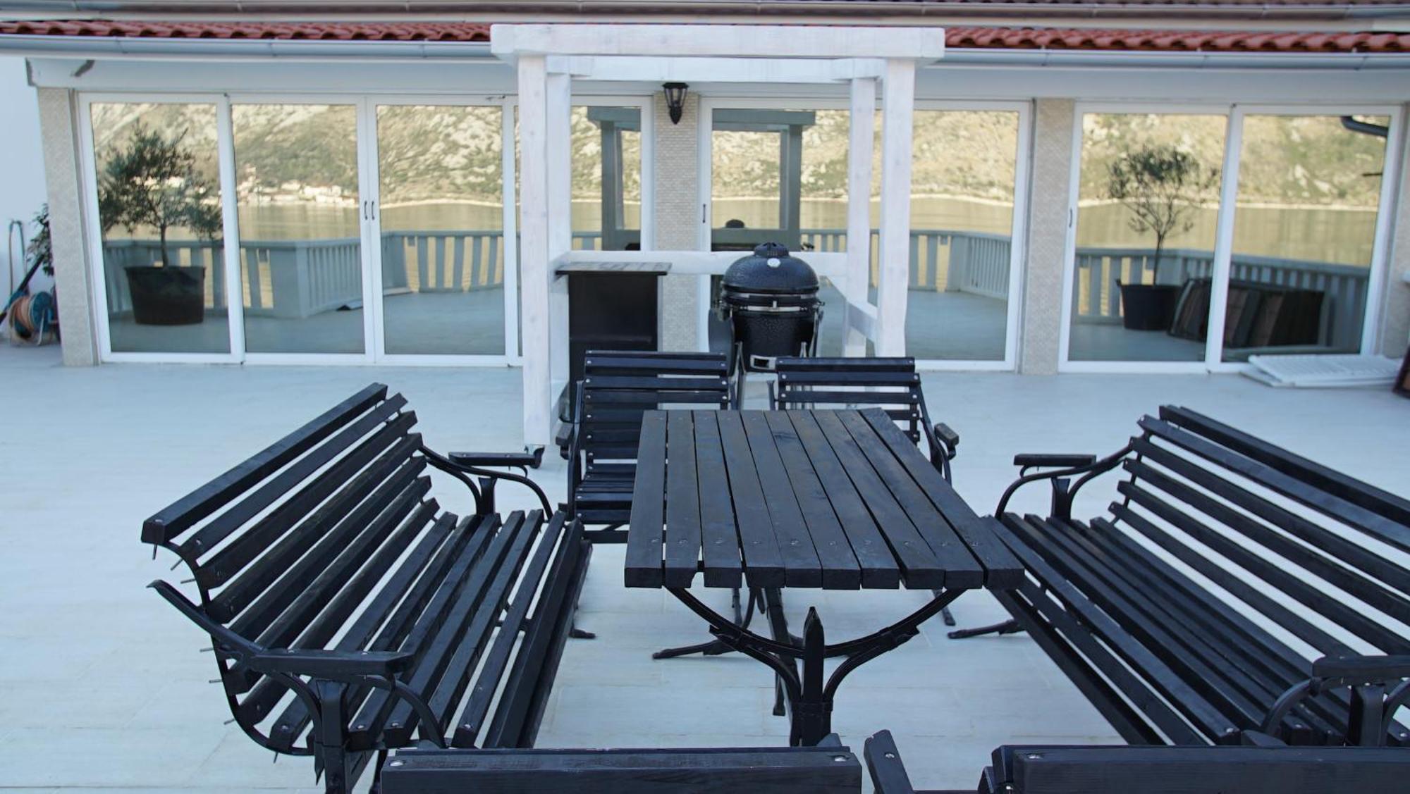 Penthouse Stoliv: Beachfront Spa Villa with Private Jetty Kotor Exterior photo