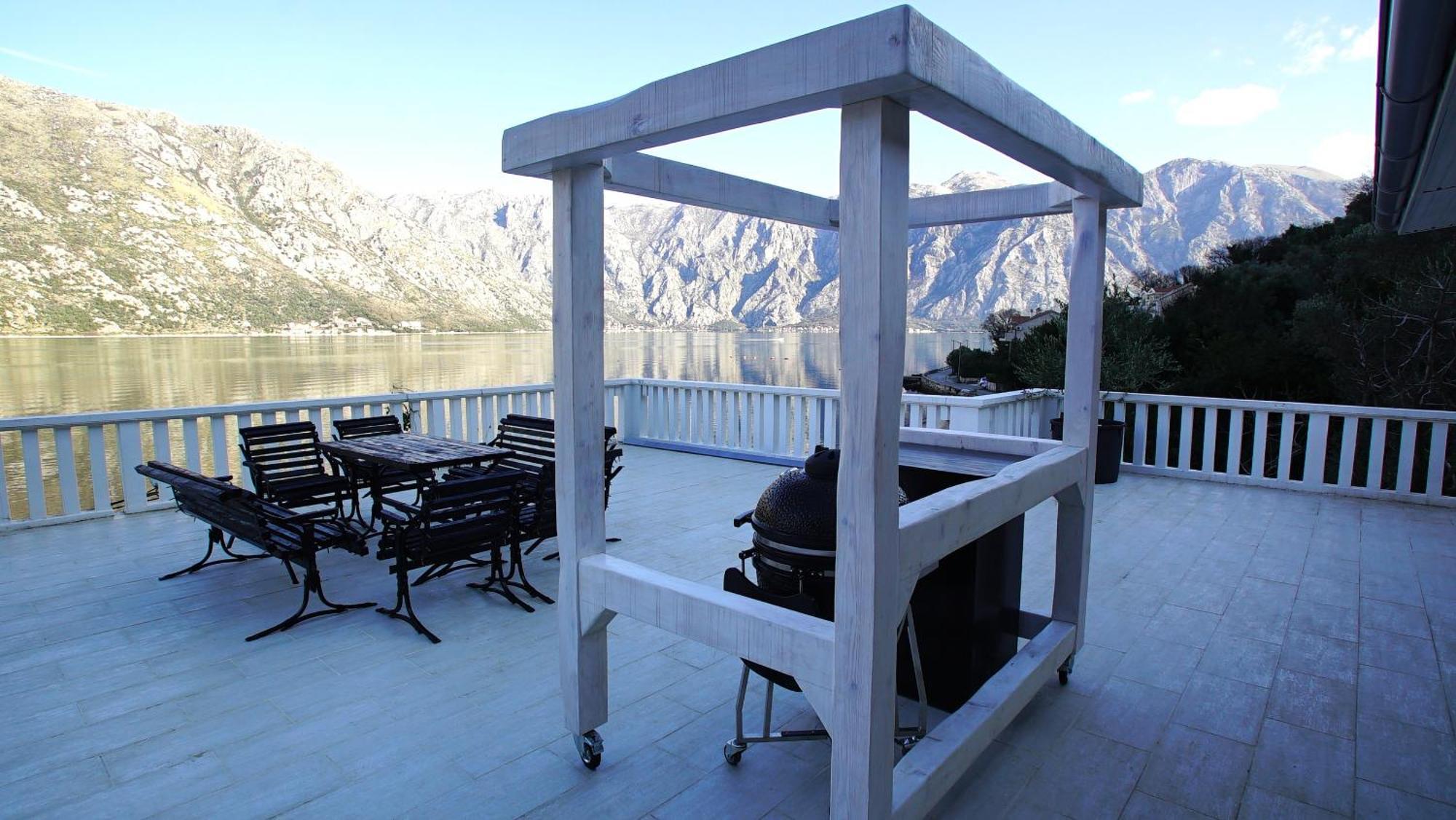 Penthouse Stoliv: Beachfront Spa Villa with Private Jetty Kotor Exterior photo