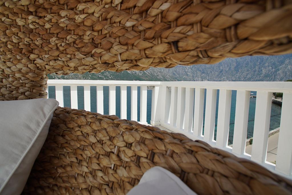 Penthouse Stoliv: Beachfront Spa Villa with Private Jetty Kotor Exterior photo
