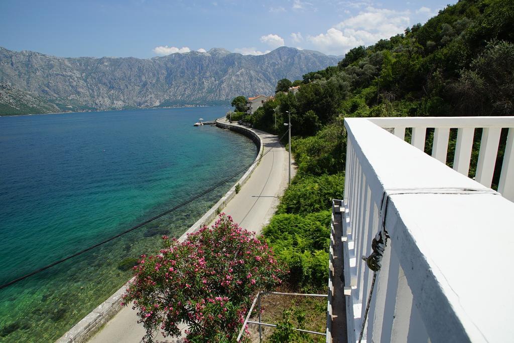 Penthouse Stoliv: Beachfront Spa Villa with Private Jetty Kotor Exterior photo