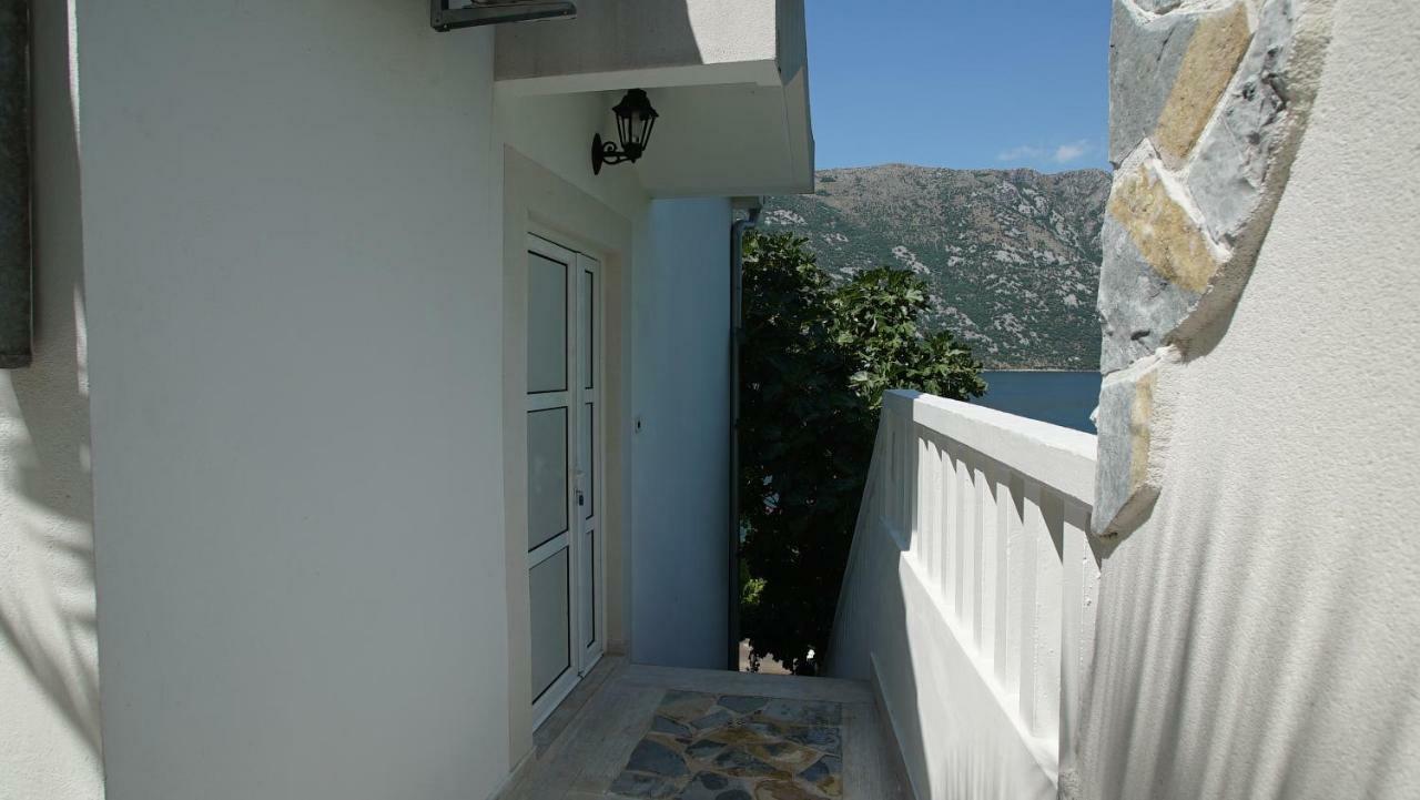 Penthouse Stoliv: Beachfront Spa Villa with Private Jetty Kotor Exterior photo